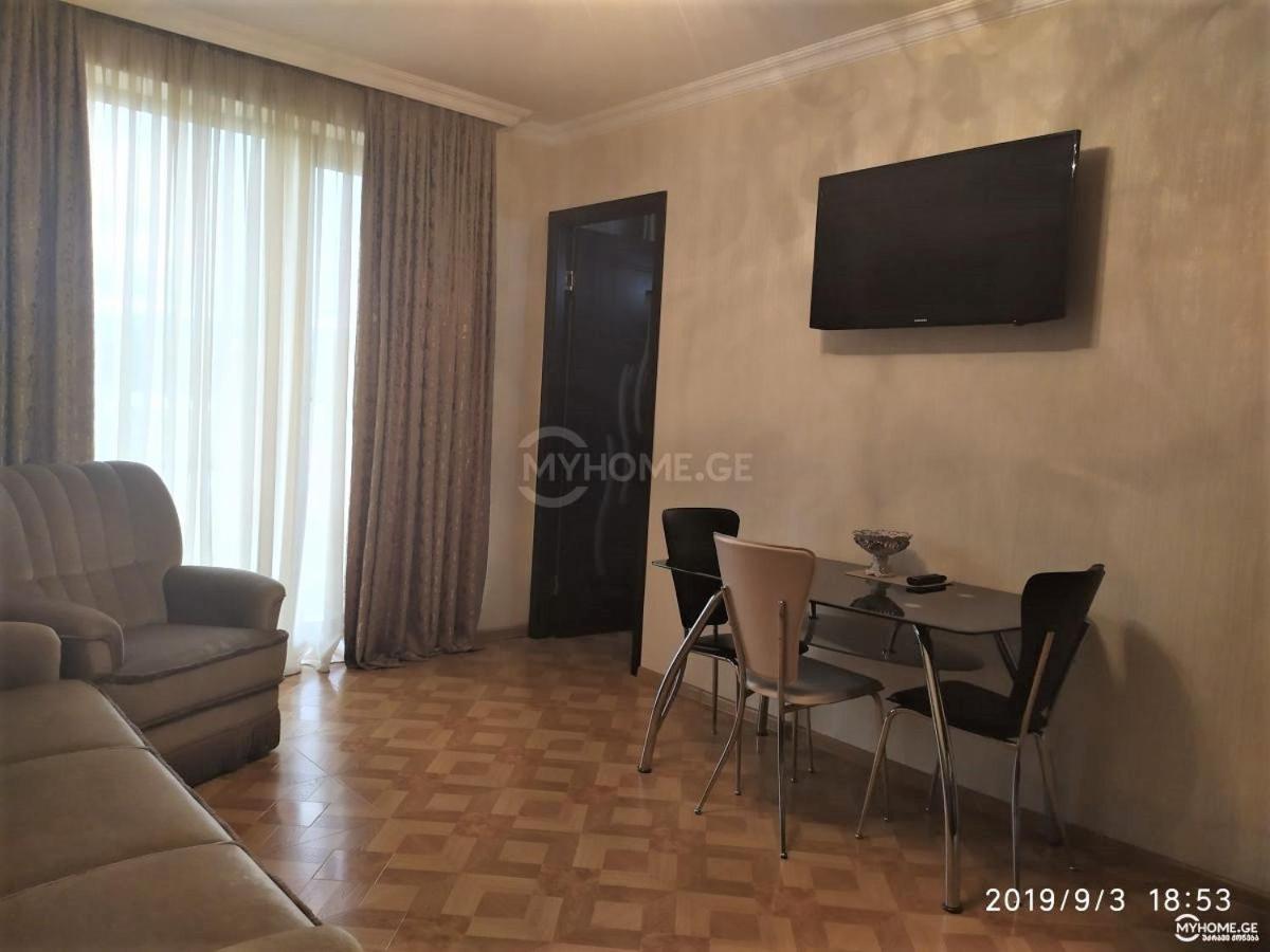 Izi'S Cozy Apartment Kutaisi Bagian luar foto