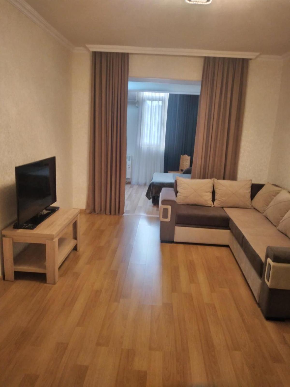 Izi'S Cozy Apartment Kutaisi Bagian luar foto